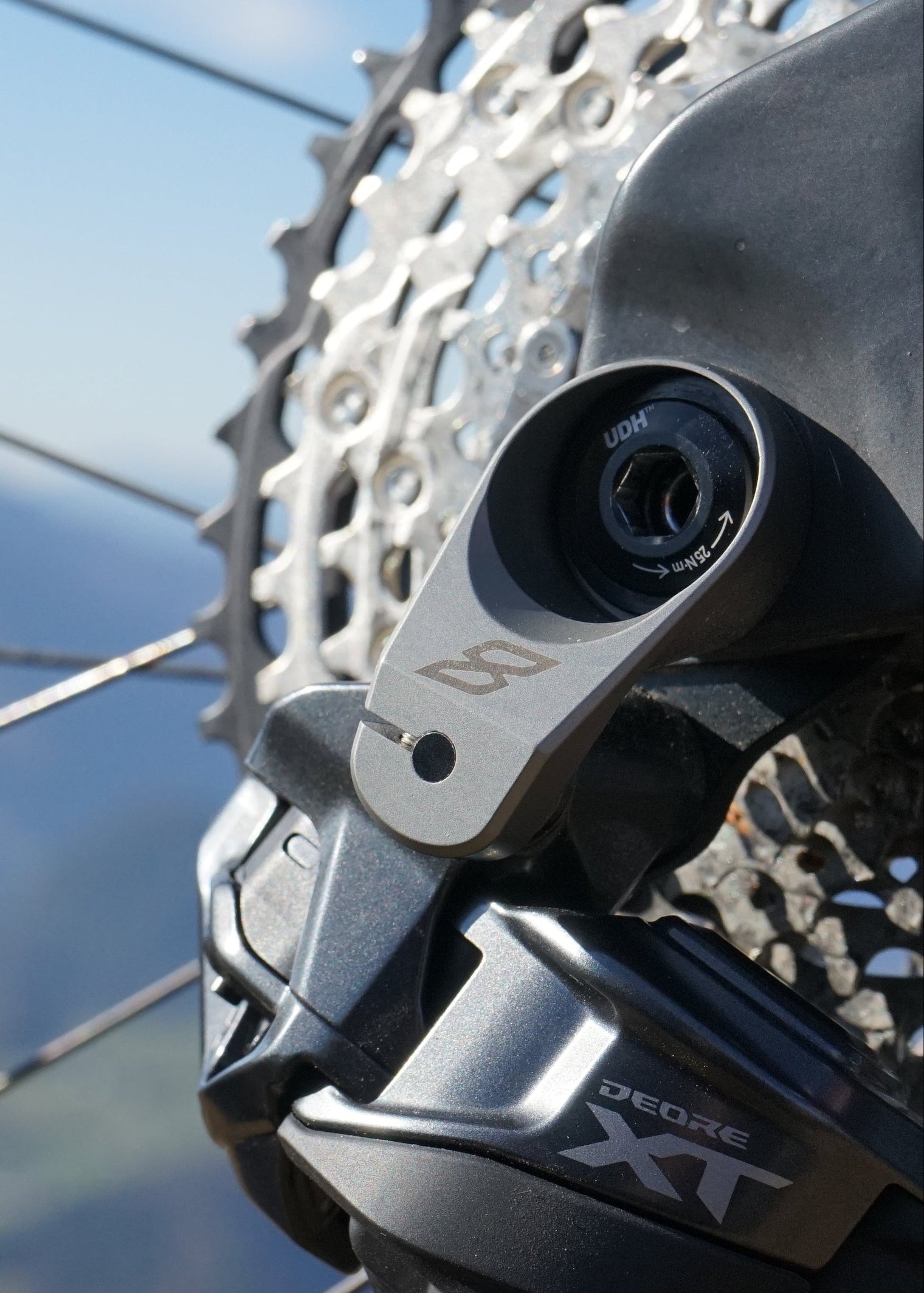 Eightpins Stiffshifter UDH Schaltauge Verstärkung gegen verbogenes UDH Schaltauge stützt das Shimano Di2 Schaltwerk ab. Verhindert den Bruch von UDH Schaltauge. Stabiliserte und versteift den UDH Hanger.