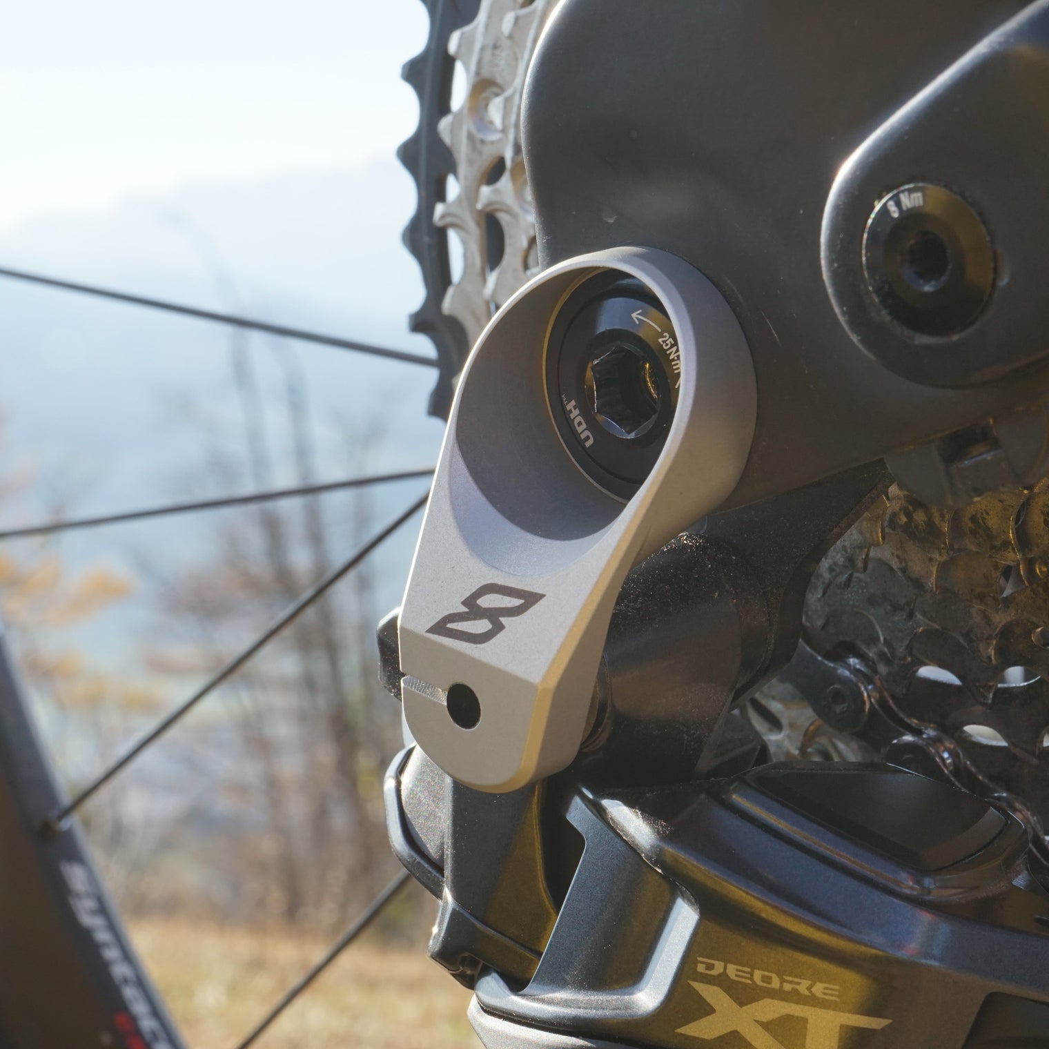 Eightpins Stiffshifter UDH Schaltauge Verstärkung gegen verbogenes UDH Schaltauge stützt das Shimano Di2 Schaltwerk ab.