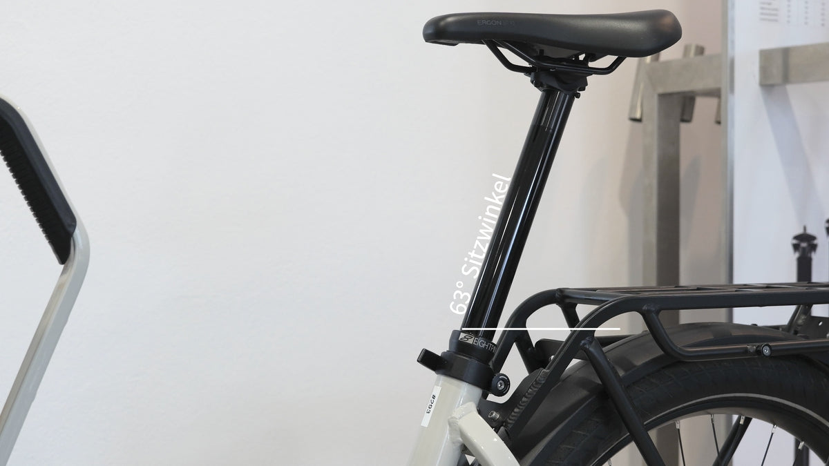 Foto von Eightpins NGS2 Cargo Sattelstütze in einem Cago FS200 Cargo Bike mit einer Symbolisierung eines flachen 63° Sitzwinkels.
