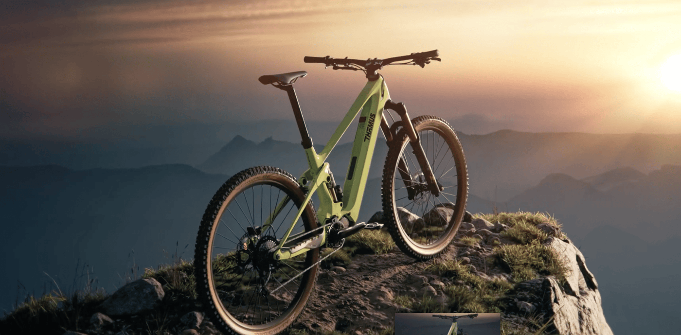 Thoemus Bike Lightrider E-3 mit Eightpins Sattelstütze auf Felsvorsprung