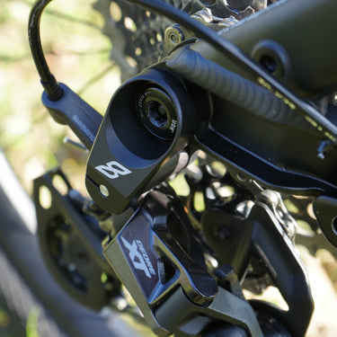 Eightpins Stiffshifter UDH Hanger Versteifung gegen verbogenes UDH Schaltauge stützt das Shimano XT/XTR Schaltwerk ab. Montiert auf einem Liteville 303.