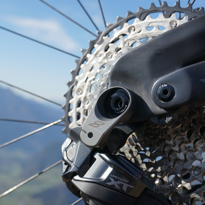 Eightpins Stiffshifter UDH Schaltauge Verstärkung gegen verbogenes UDH Schaltauge stützt das Shimano Di2 Schaltwerk ab. Verhindert den Bruch von UDH Schaltauge. Stabiliserte und versteift den UDH Hanger.